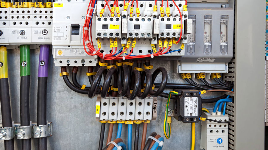 اجزای ضروری تابلوهای برق صنعتی و عملکردهای آنها